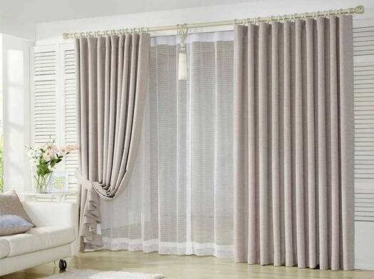 sử dụng rèm cửa cao và rộng hơn