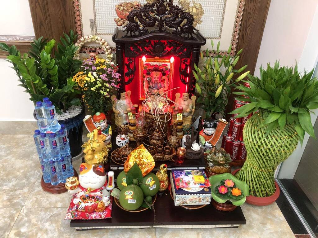 bàn thờ thần tài
