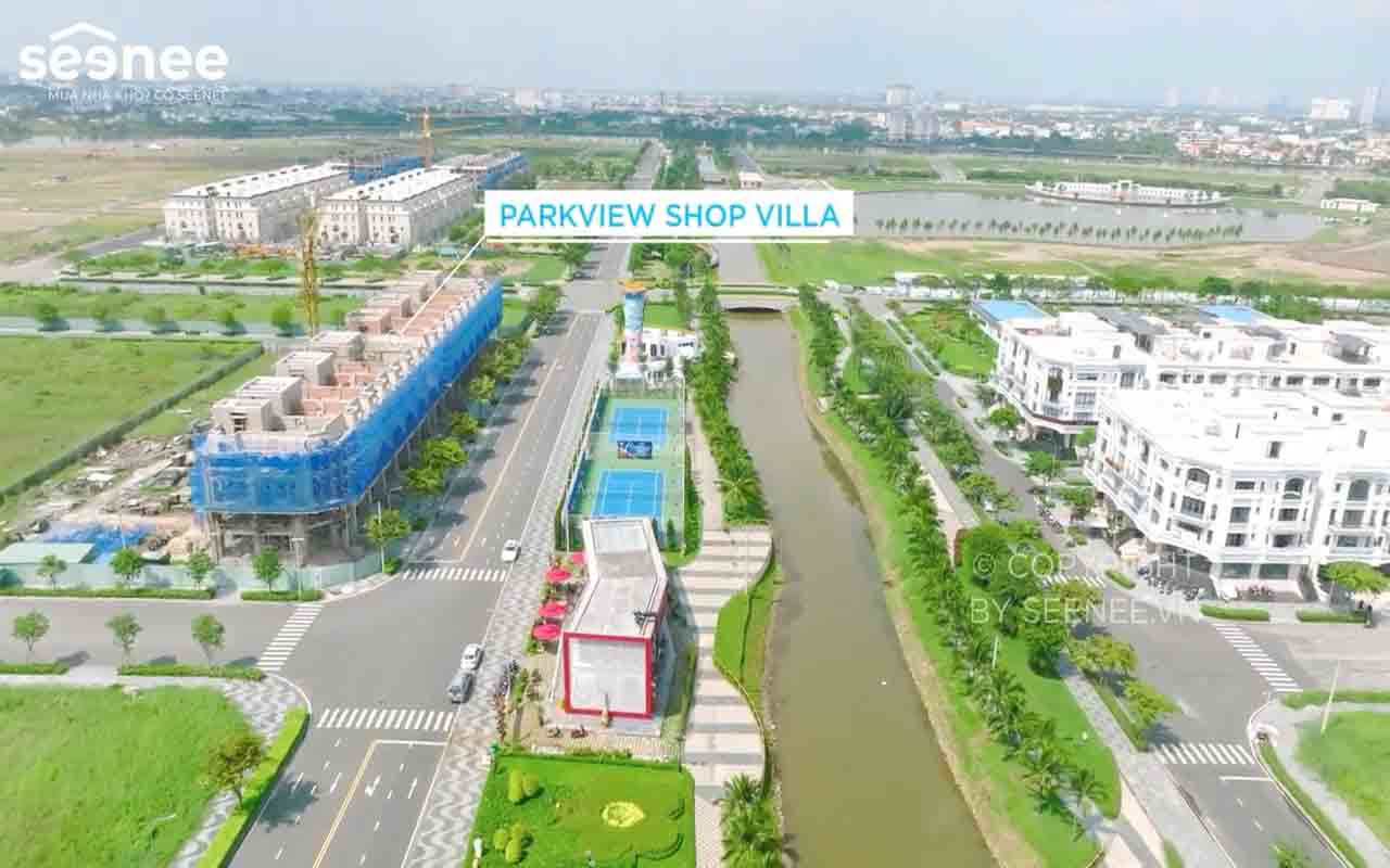 được bao bọc bởi kênh sông trăng